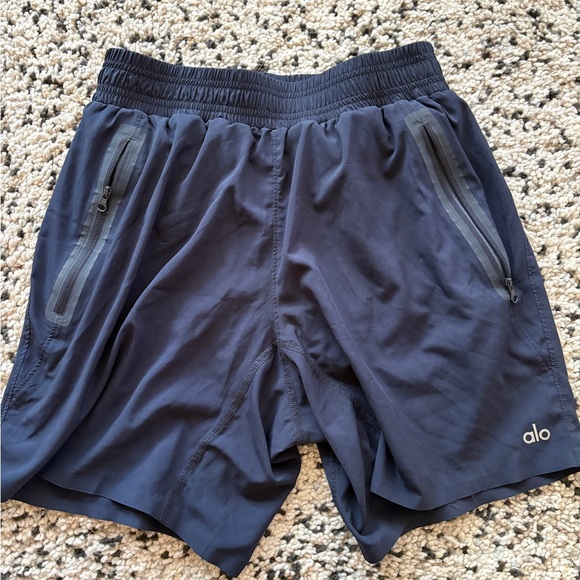 3 Men’s Alo Workout shorts (S) - Picture 4 of 8